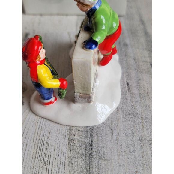 Dept 56 51349 AS IS Kids Decorating The Village Sign xmas - Picture 9 of 11